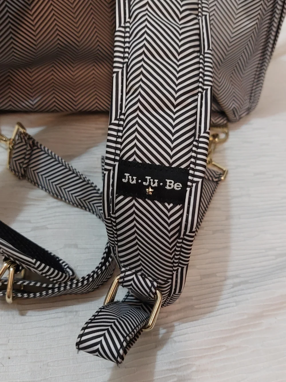 Ju-Ju-Be Queen of The Nile Black and White Chevron Cnvertible Diaper Bag